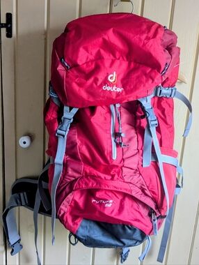 Deuter Futura 32 Hiking Backpack Red Excellent Condition